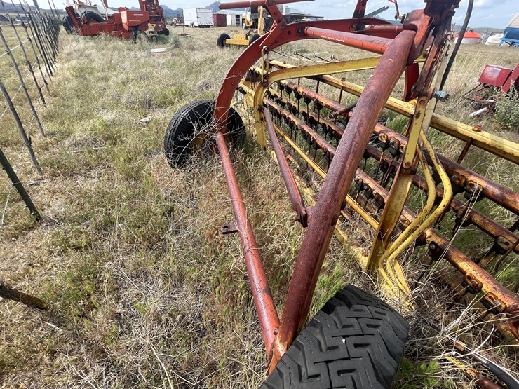 new-holland-260-image-11