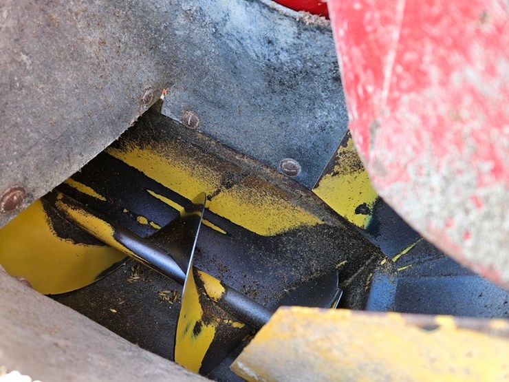 new-holland-355-image-37