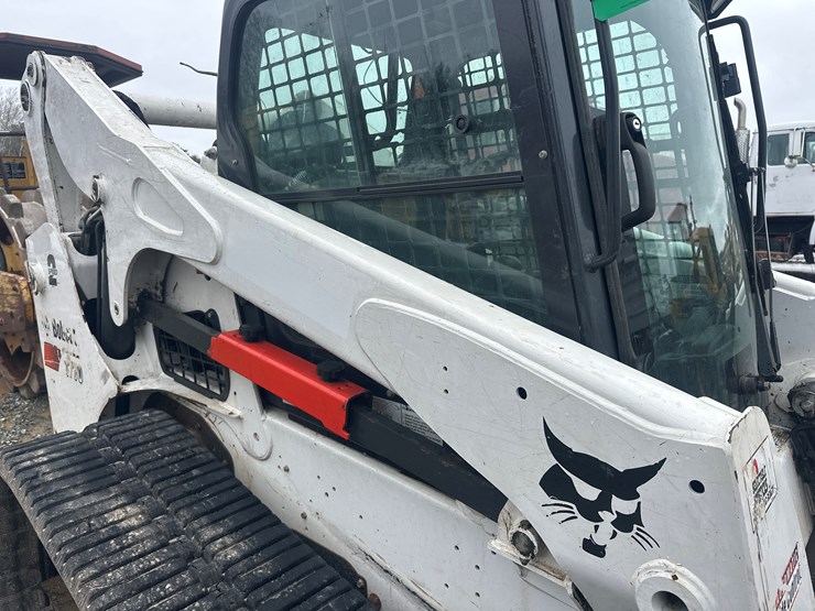 2022-bobcat-t770-image-17