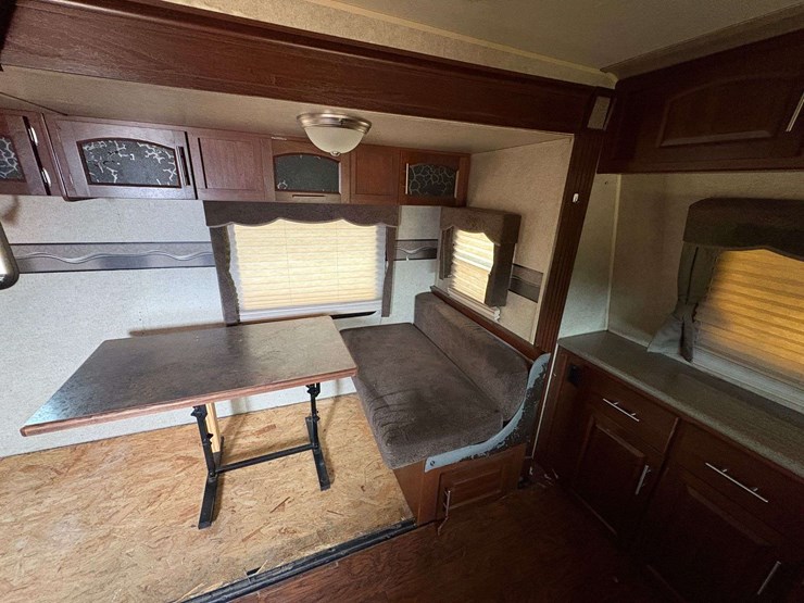 2015-rockwood-2608ws-travel-trailer-image-17