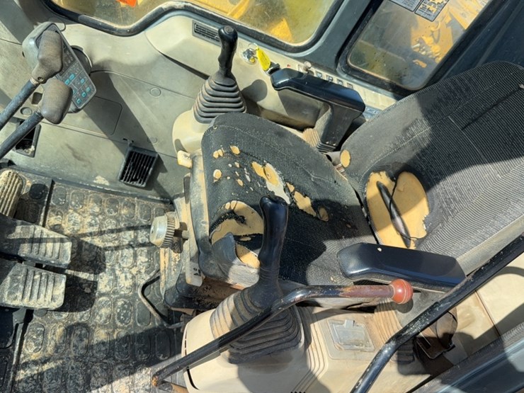 komatsu-pc200-lc-6le-image-16