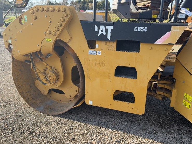 caterpillar-cb54-image-9