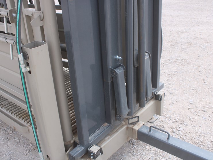 #1083-•-new-circle-t-portable-complete-cattle-processing-system-image-22