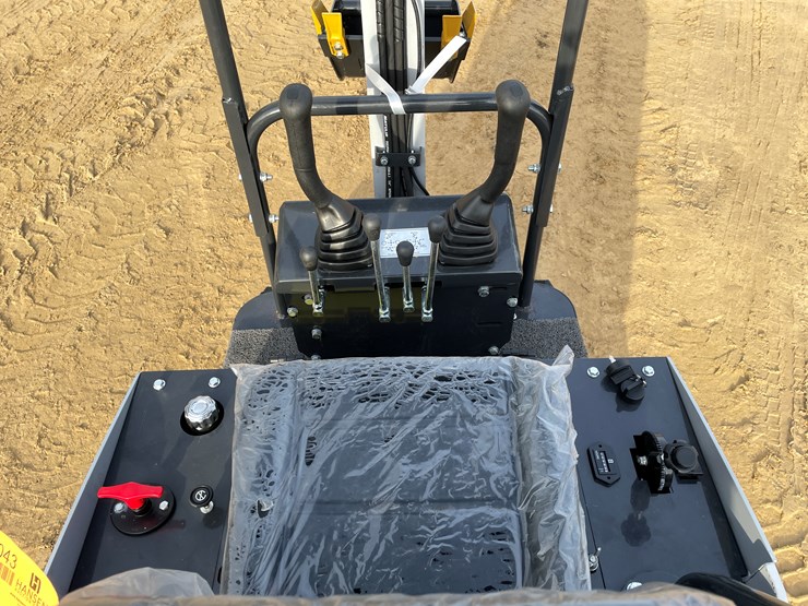 #1043-•-new-ats-d12d-mini-excavator-image-10