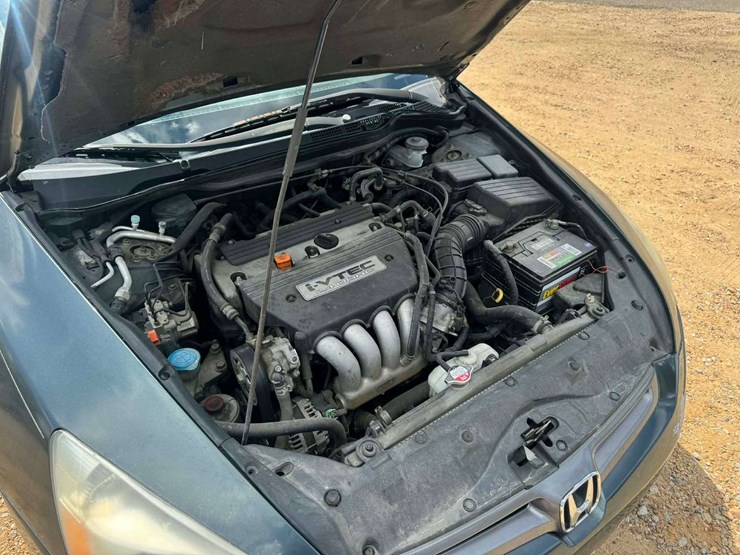 2005-honda-accord-4-door-sedan-(347,973-miles)-image-16