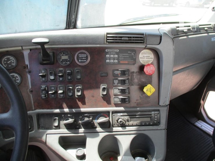 2009-freightliner-columbia-120-image-10