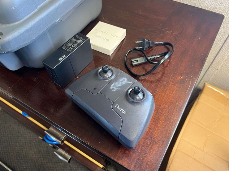 parrot-anafi-usa-foldable-drone-with-4k/thermal-camera-image-12