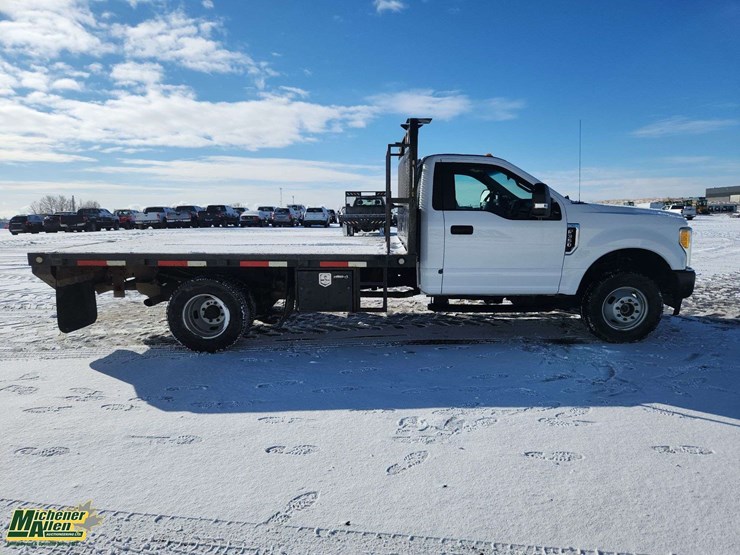 2017-ford-f350-image-21