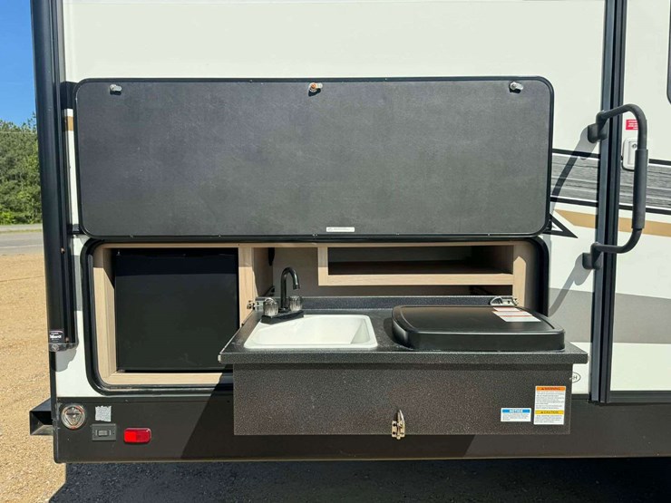 2021-radiance-28bh-bumper-pull-camper---bunks-image-29