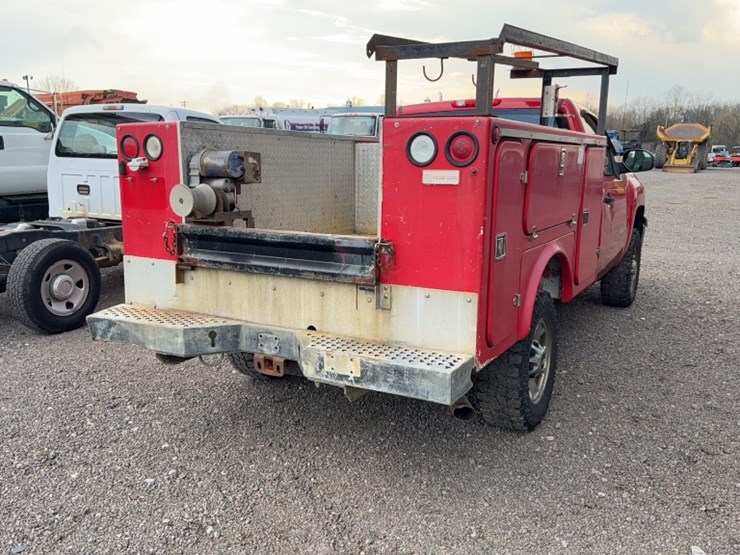 2011-chevrolet-2500-image-9