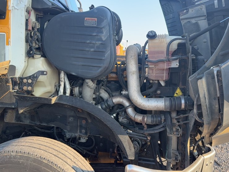 2013-caterpillar-ct660-image-20