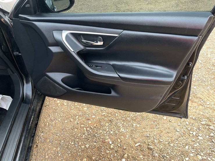 2017-nissan-altima-4-door-sedan-(213,376-miles)-image-17