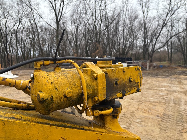 caterpillar-12-image-58