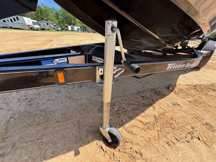 2005-triton-tr-196-w/-tandem-axle-boat-trailer-image-36