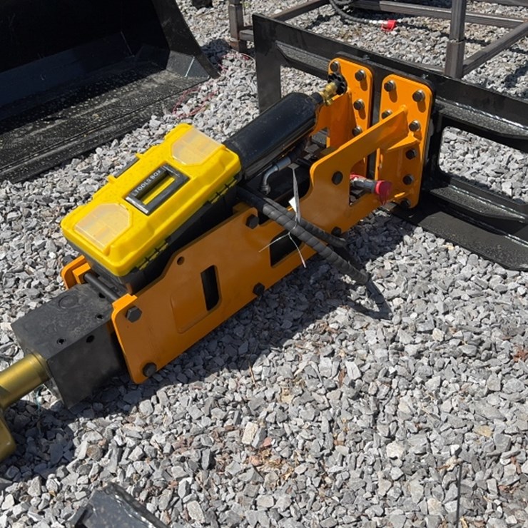 #6061 • FUTURE SKID STEER HYD POST DRIVER