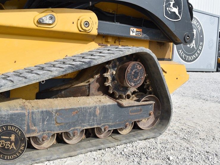 2021-deere-333g-image-21