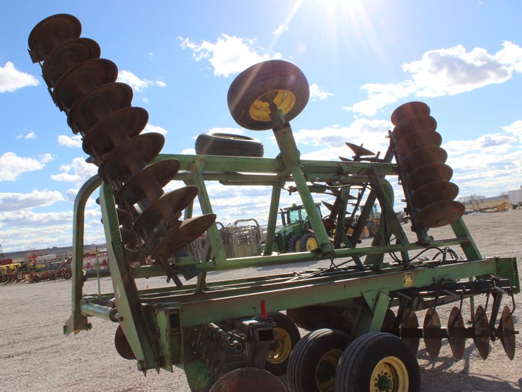 john-deere-235-image-26