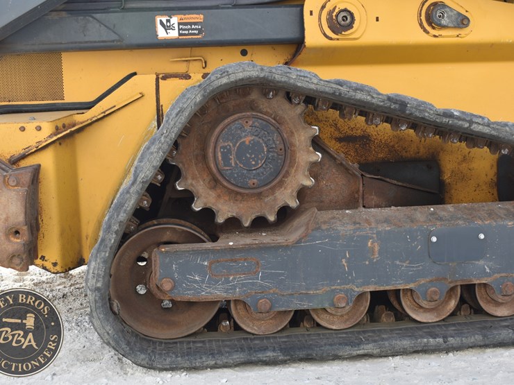 2021-deere-333g-image-32