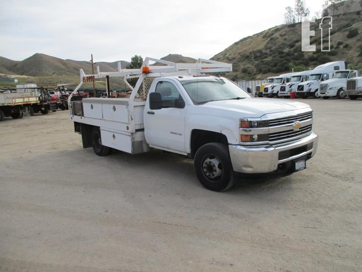 2016-chevrolet-3500hd-image-2