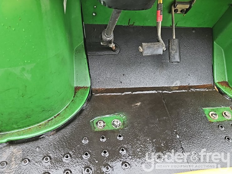 2013-john-deere-gator-image-20