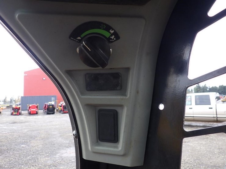 2020-caterpillar-226d3-image-28