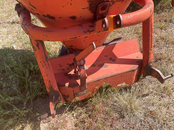 #4040-•-niemeyer-spreader-image-8