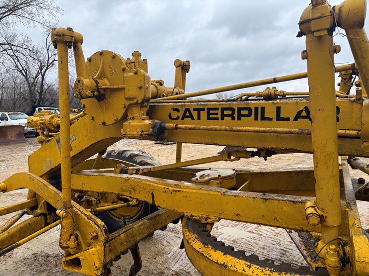 caterpillar-12-image-39