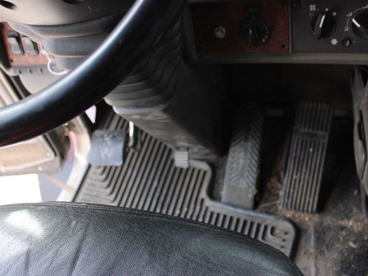 2004-kenworth-t800-image-65