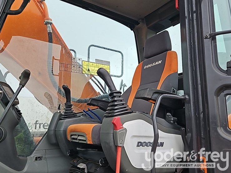 2022-doosan-dx225-lc-image-37