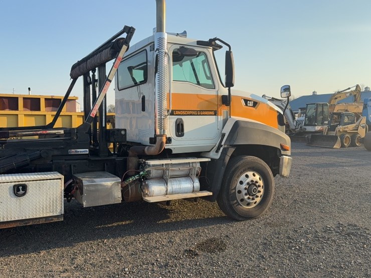 2013-caterpillar-ct660-image-5