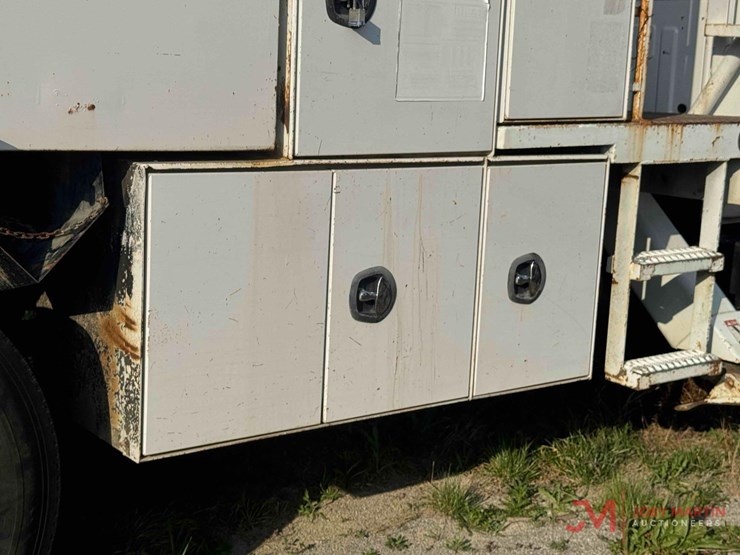 2006-ford-f750-xl-image-14