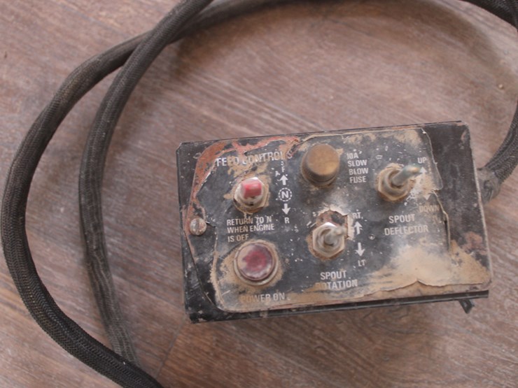 international-830-image-38