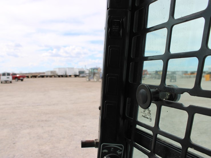 2017-bobcat-s590-image-17