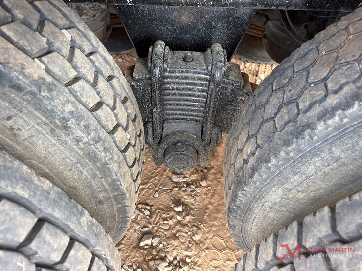 2001-mack-ch613-image-13