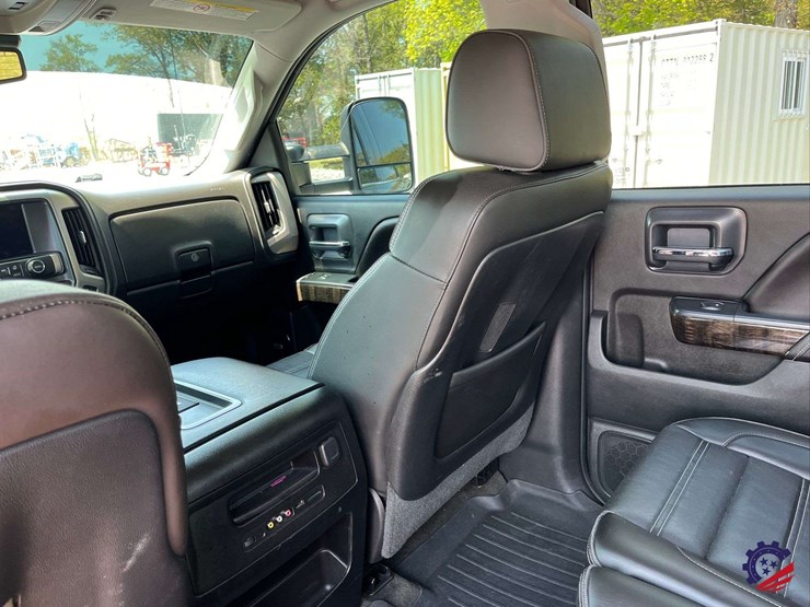 2015-gmc-3500-image-69