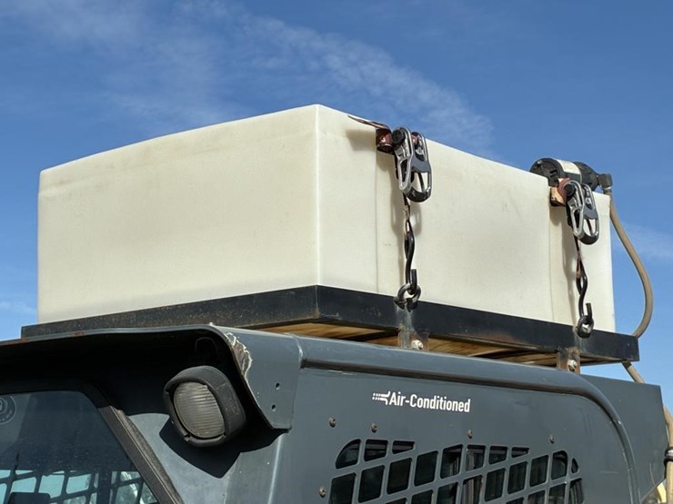 2011-mustang-2700v-image-13