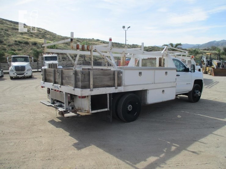 2017-chevrolet-3500hd-image-3