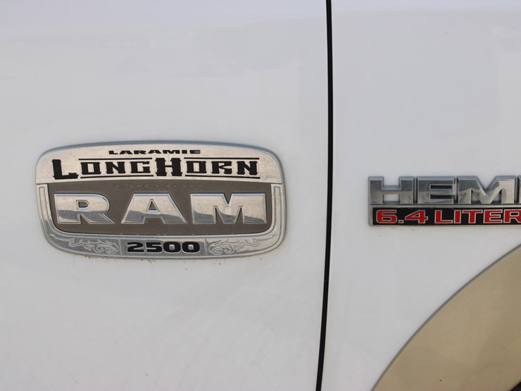 2015-ram-2500-laramie-longhorn-image-18