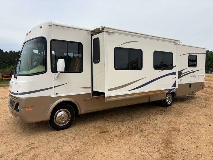 2004-ford-"daybreak"-motorhome-image-1