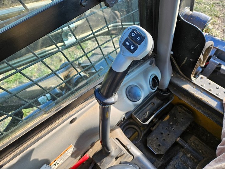 new-holland-l218-image-19