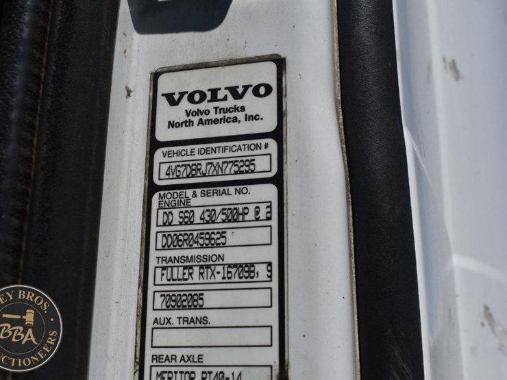 1999-volvo-vnl64t300-image-38