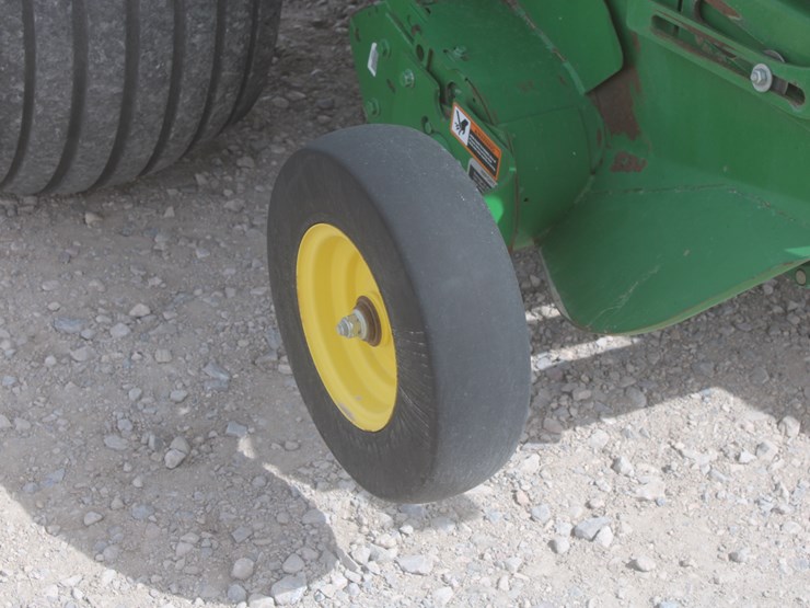 john-deere-560m-image-15