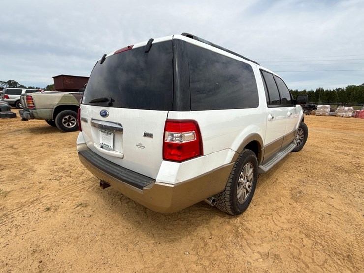 2011-ford-expedition-xlt-image-4