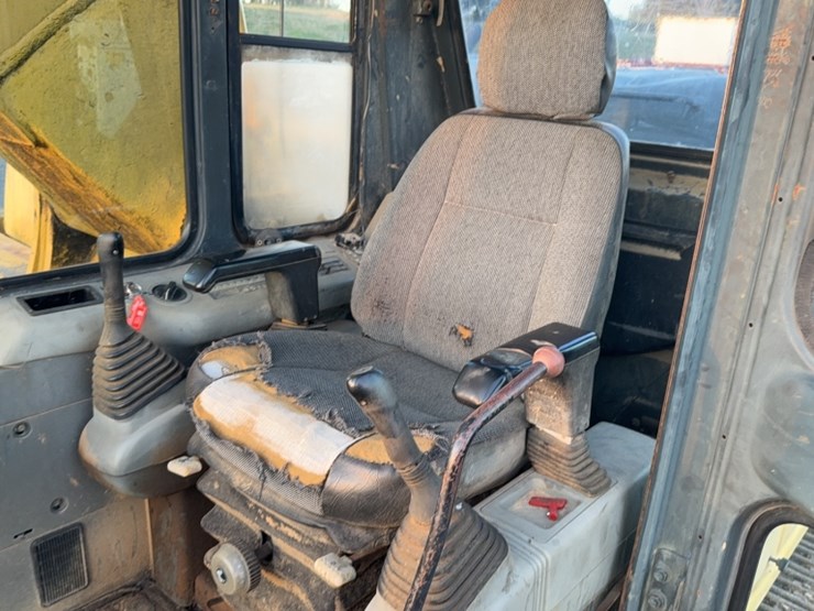 komatsu-pc220-lc-image-16