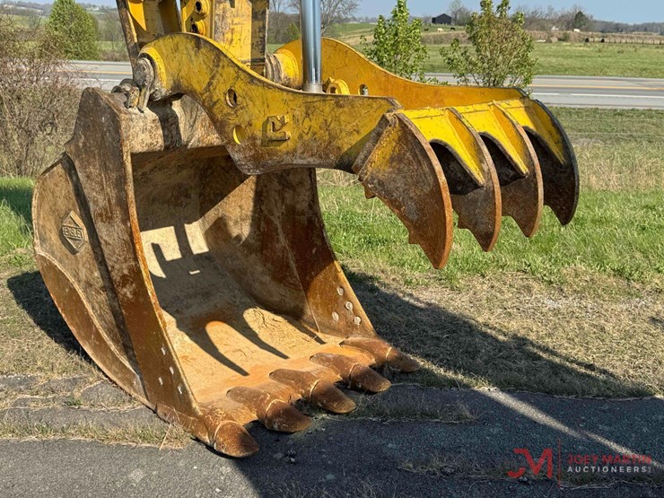 komatsu-pc210-lc-10-image-15