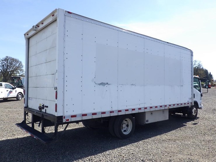 2010-isuzu-npr-image-5