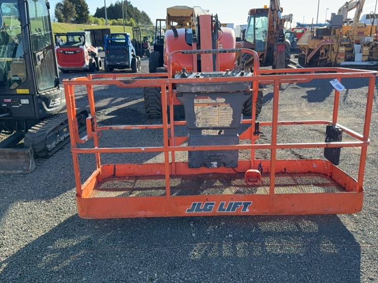 2013-jlg-600aj-image-2