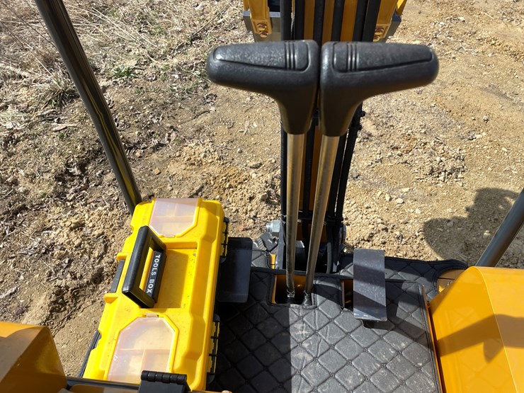 #901-•-new-land-hero-me18-mini-excavator-image-11