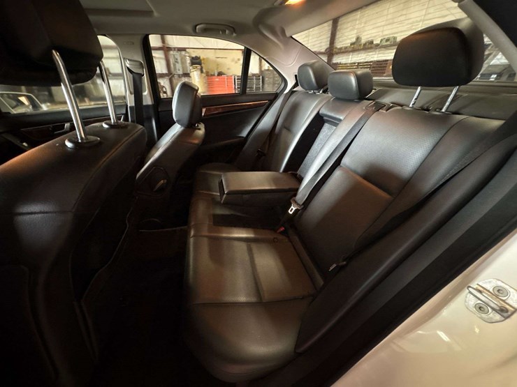 2013-mercedes-benz-c250-4-door-sedan-(123,035-miles)-image-15