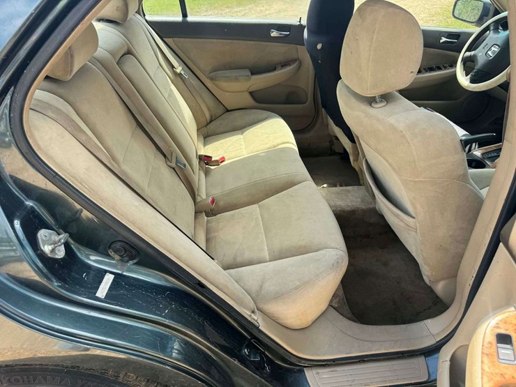 2005-honda-accord-4-door-sedan-(347,973-miles)-image-12